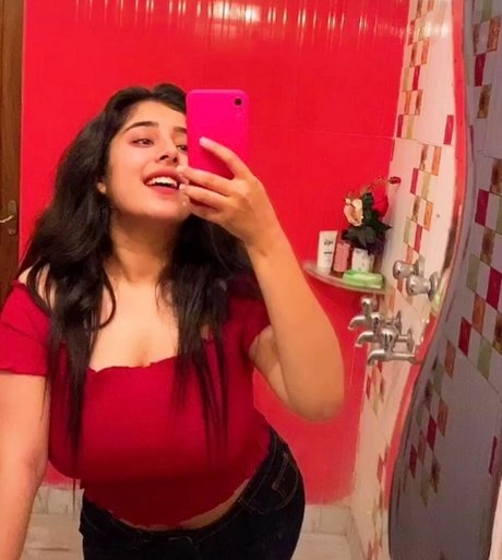 Apoorva Bhalla estrella de alta definición archivo