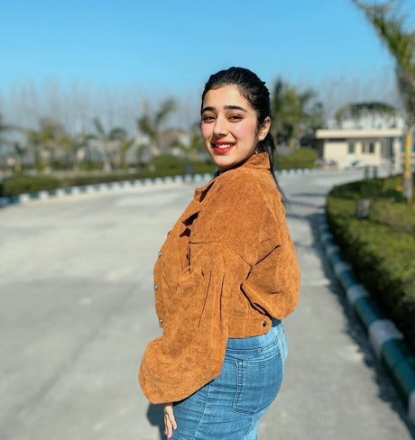 Apoorva Bhalla estrella porno caliente galería