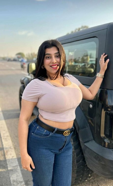 Apoorva Bhalla beautiful star img