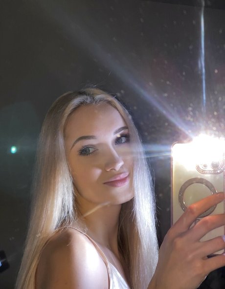 skyress vip actrice libre des photos