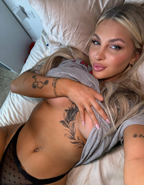 serenitystarxo beautiful model photo