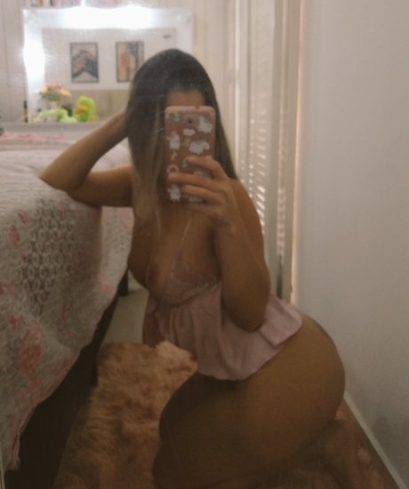 Nayara Stripper actriz atractiva foto