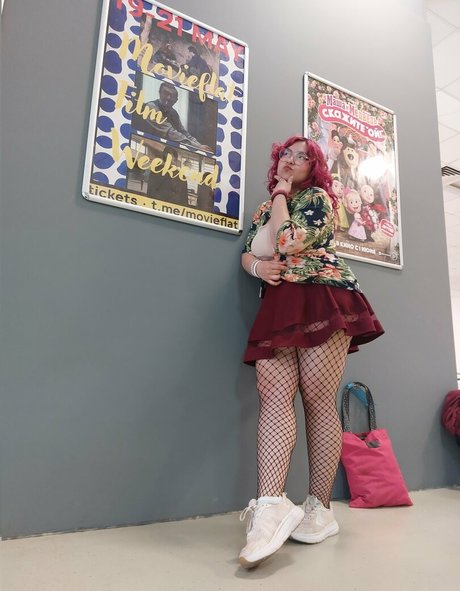 utkashnitke erotic model pic