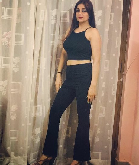 Vansheen Verma Sumbriya hot model pics