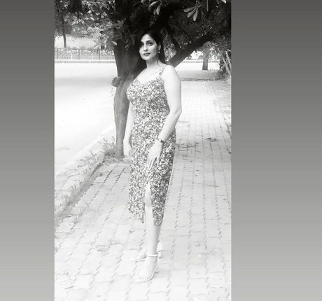 Vansheen Verma Sumbriya sexy actress photos