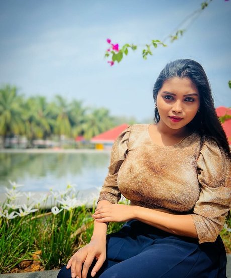 Elakkiya Rajendran actriz erótica imagen