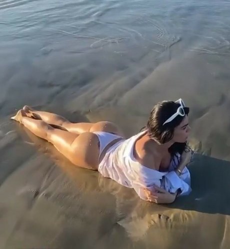 Livia Brito estrella sexy galerías