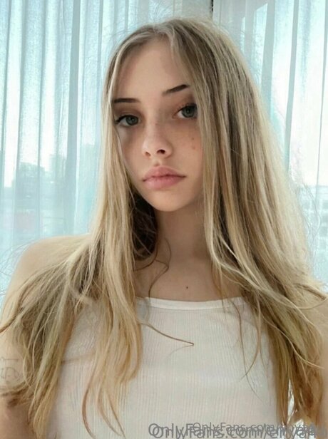 enya4u modèle magnifique image