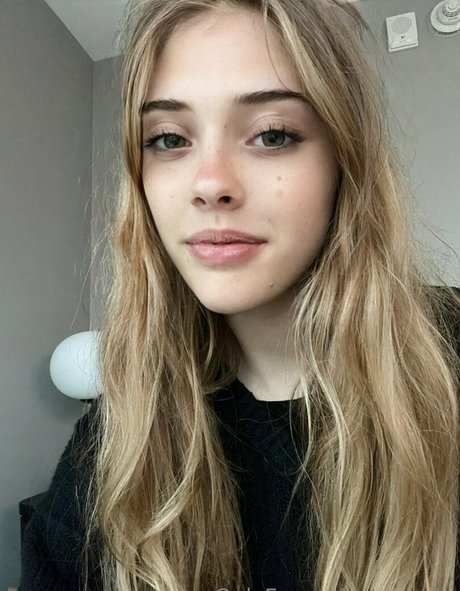 enya4u actrice adulte image