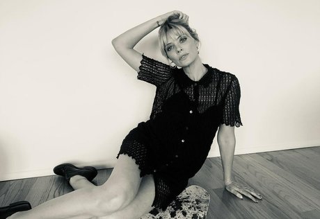 April Bowlby linda estrella imágenes