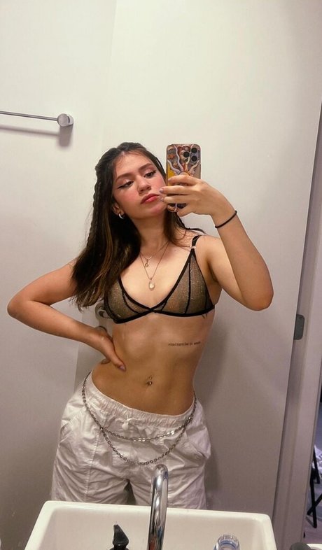 Maria ZB joli modèle galeries