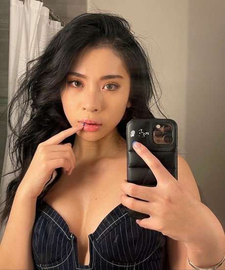 Jetsetchlo erotic actress image