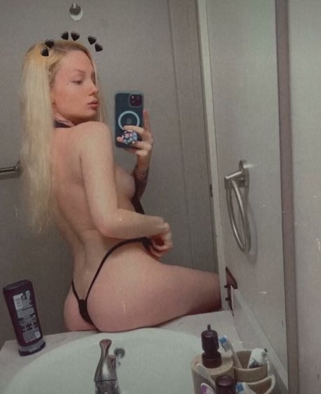 Jeneveve Brown star pornographic pictures