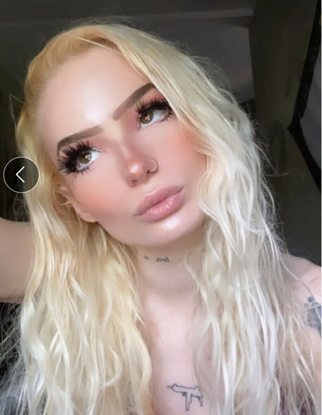 Jeneveve Brown star naked images