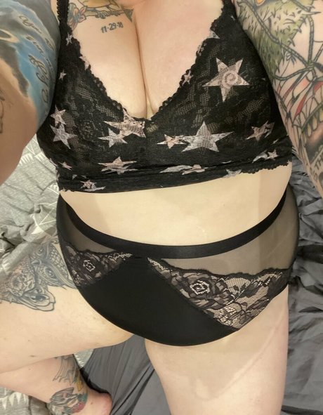 thicc n spooky bonita estrella porno imagen