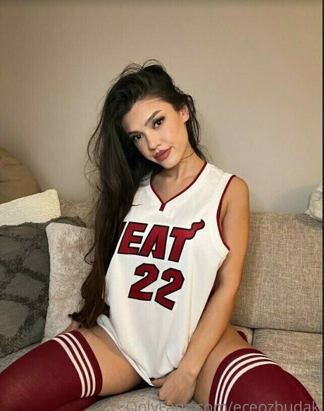 eceozbdk actriz atractiva galerías