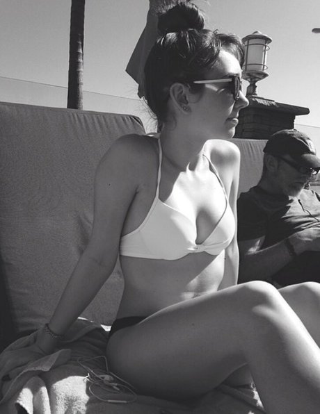 Holly Taylor estrella porno bonita imagen