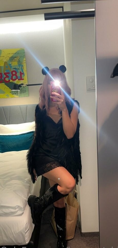 lauragetshigh desnudos de estrellas galerías