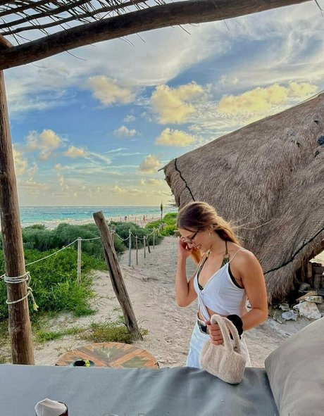 lauragetshigh hermosa actriz fotos