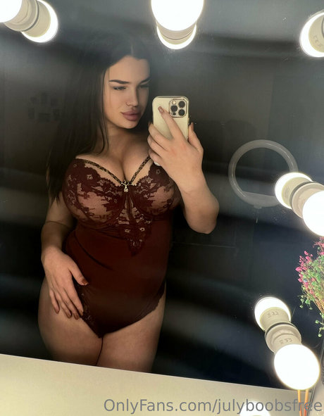 julyyysfree star pornographique images