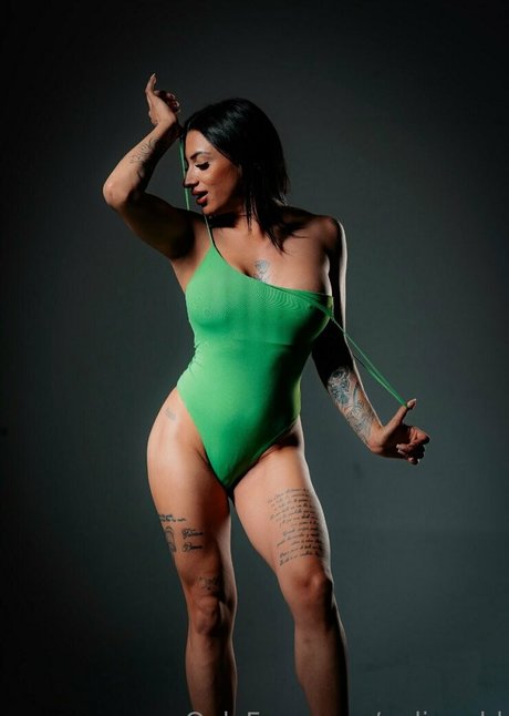 neliagold hermosa actriz fotos