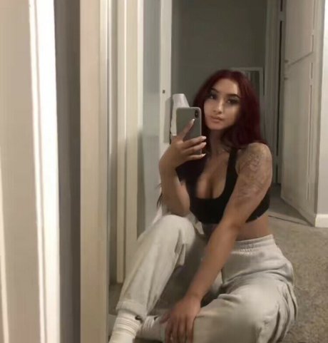 Mlvareezy nude pornstar pic