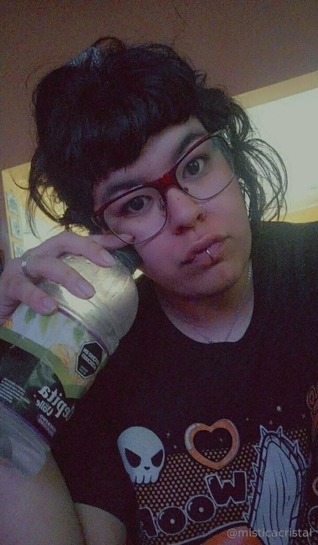 misticacristal modèle sexy des photos