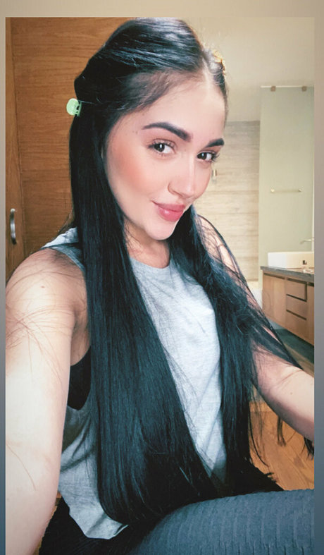 naugthyabb1 modelo de alta definición imagen