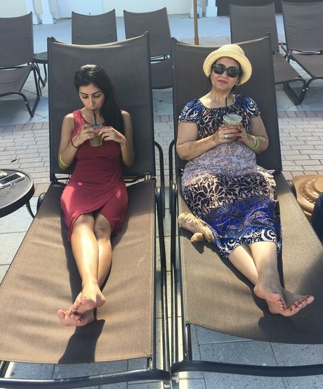 Sasha Kalra estrella porno atractiva imágenes