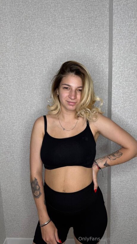 tina wet art de star du porno img