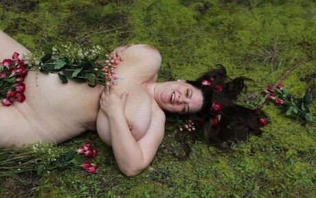Stella R Galaxy naked model picture