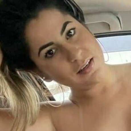 Juli Figueiro bonita estrella galerías