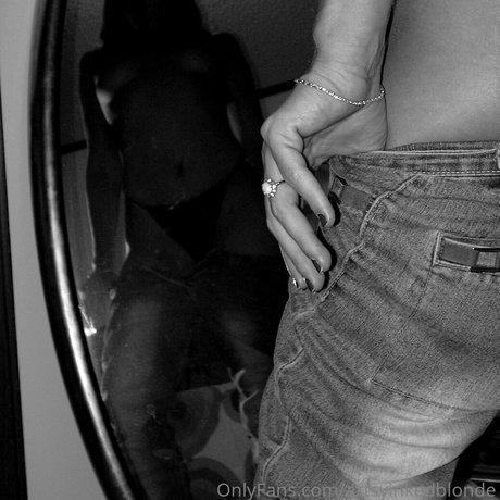 artsyinkedblonde Miniature