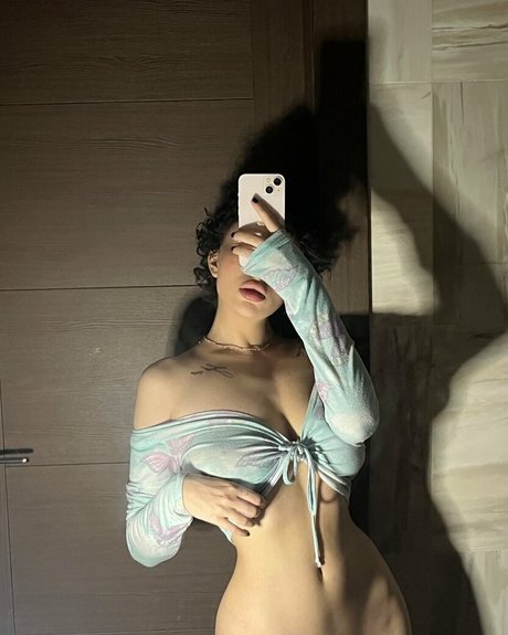 Sofigonewild modèle joli collection