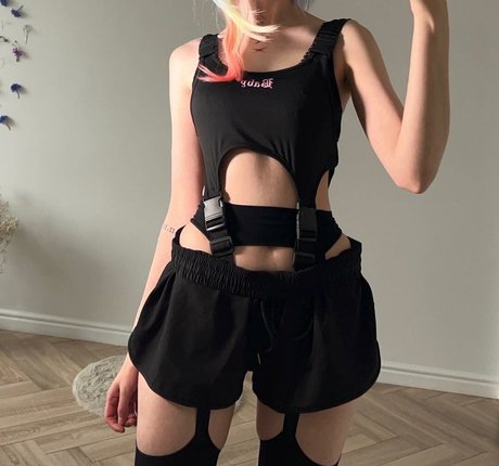 Ébano asiático onlyfans arte agradable imágenes