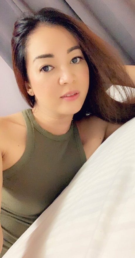 tsklhea hermosa modelo foto