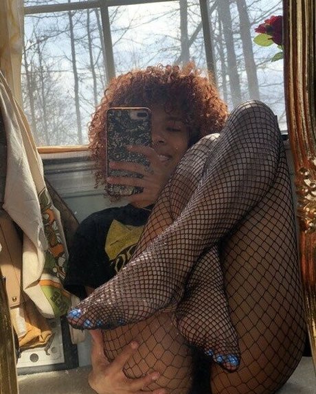 Sinister Simone star du porno parfaite collection