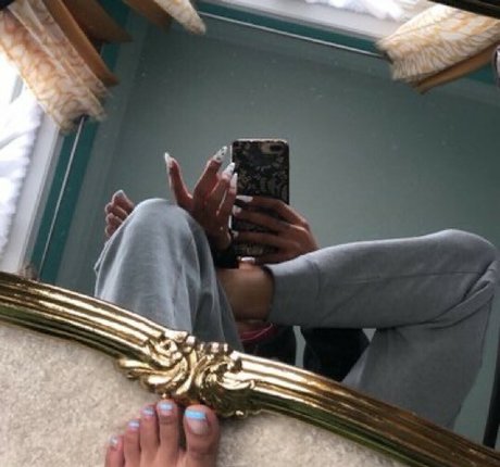 Sinister Simone actrice pornographique photos