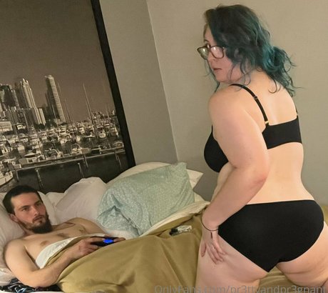 pr3ttyandpr3gnant estrella caliente archivo