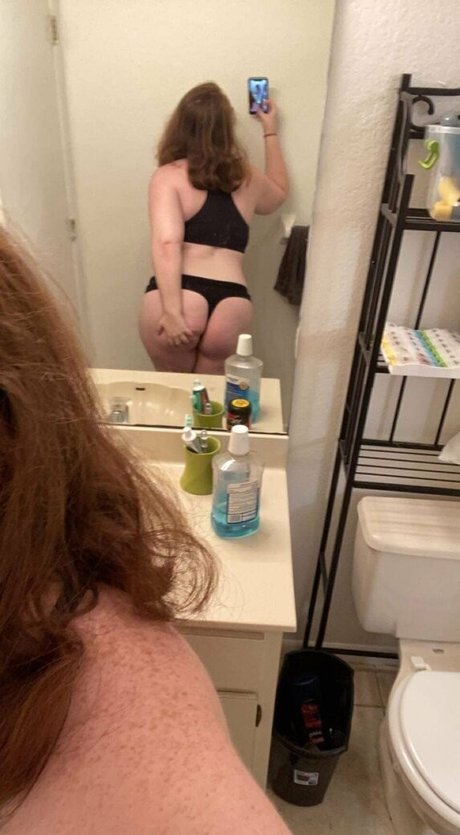 pr3ttyandpr3gnant model adult image
