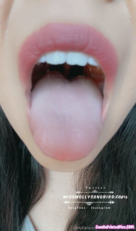 Molly Songbird actriz atractiva foto