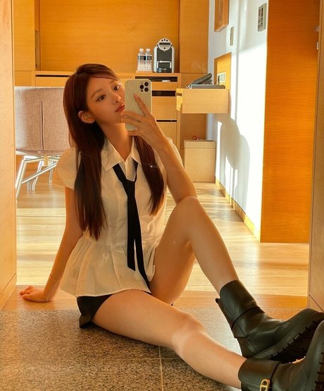 Solvely free model photo