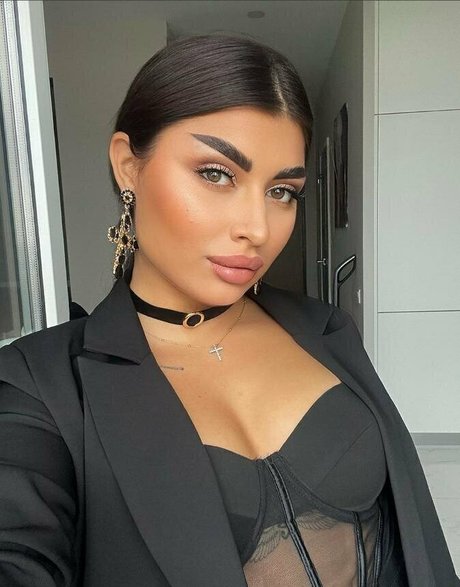 ellie noir modelo agradable imágenes