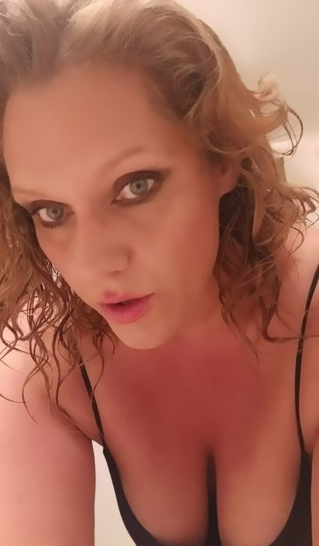 headingeastorwest modèle sexy des photos