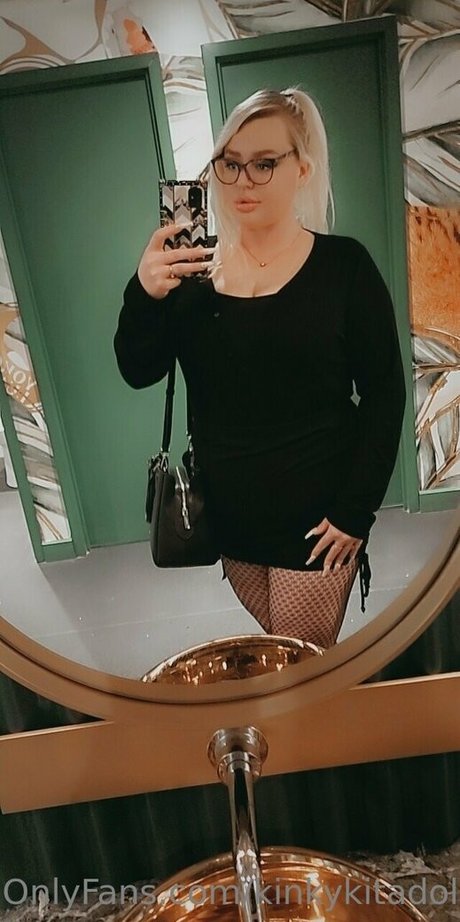 kinkykitadoll star du porno en haute qualité des photos