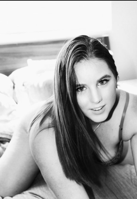 blueeyesbombshell pornographic model galleries
