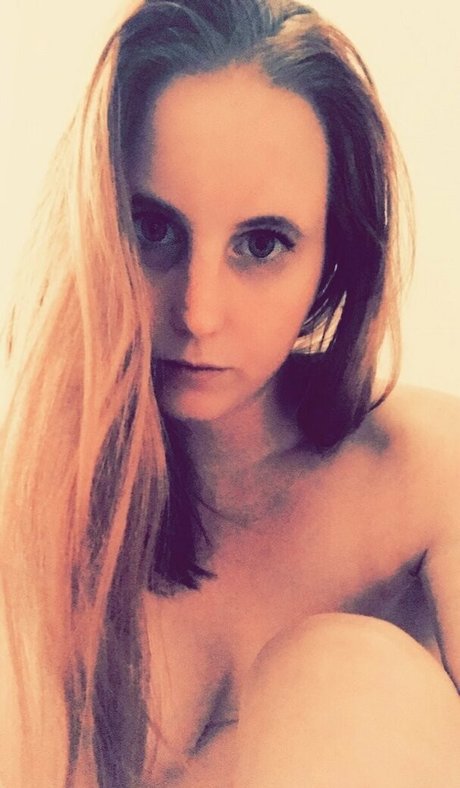 blueeyesbombshell naked model galleries