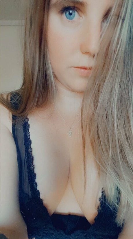 blueeyesbombshell top model pictures
