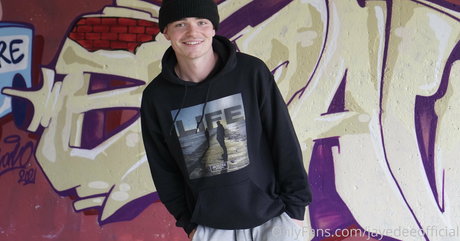 Professeure brune OnlyFans nu galerie