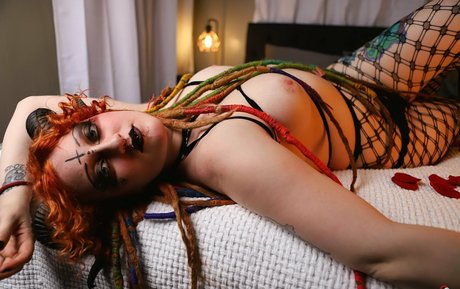 lucyhazeofficialfree desnudos de estrellas imagen